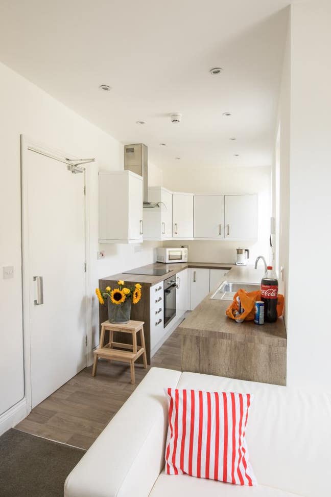  5 bed available , Central location Main Photo