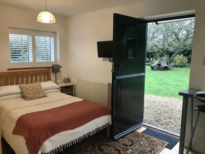 Modern studio flat in converted barn lMon-Fri Main Photo