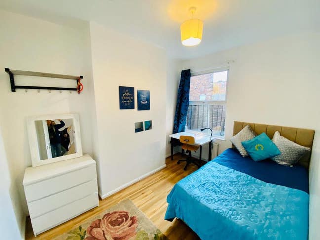 Lovely 7 bedroom property fallowfield Main Photo
