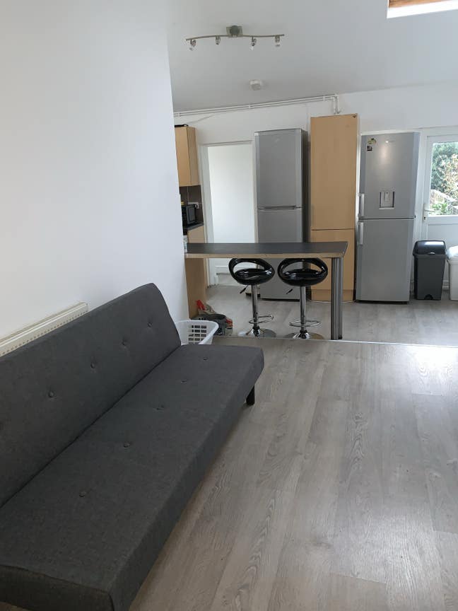 Modern shared house for professionals Main Photo