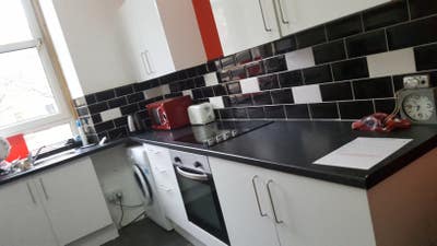 Fully Furnished Double Bedroom Main Photo