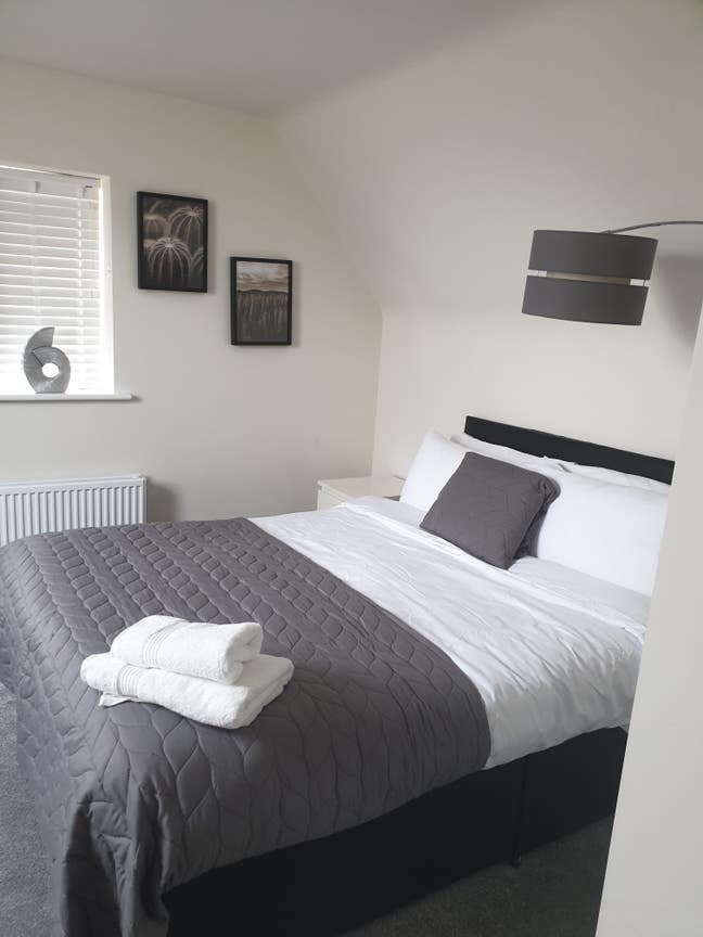 1 Double Room in a House Available Main Photo