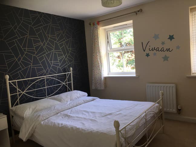 Double bedroom . All bills incl + Parking Main Photo