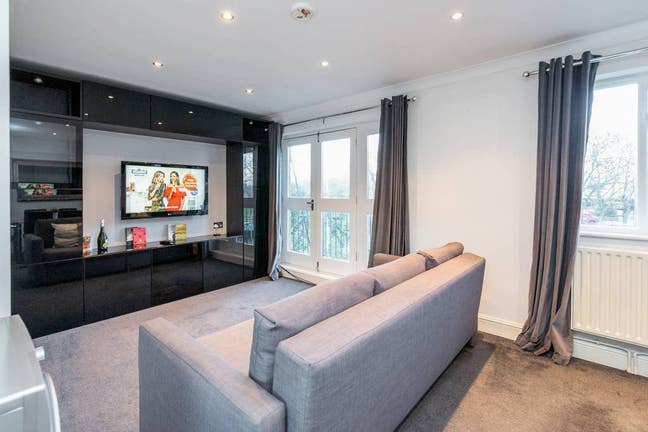 2 Bedroom Canal View House, Balcony -Limehouse Dlr Main Photo