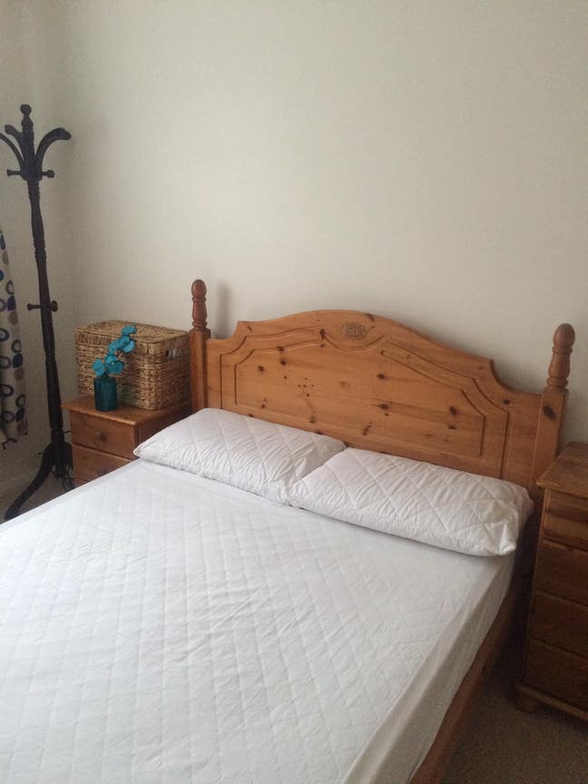 Double room in modern female preferred house Main Photo
