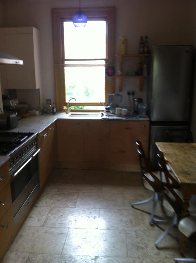 Single Room in Nice Area Main Photo