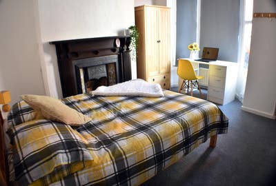 Fully Refurbished 4 Bed Student House Share Main Photo