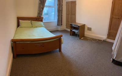 Double  room to rent Main Photo