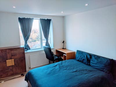 Double Room near Canary Wharf  | Close to DLR Main Photo