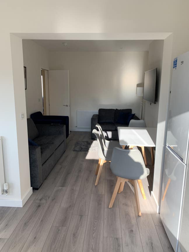 Newly Refurbished 6 bedroom house Main Photo