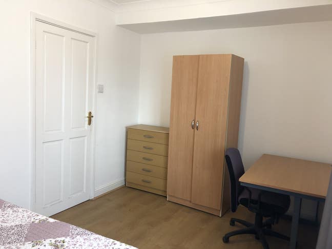  Large Double Bedroom  Near Canning Town Station Main Photo