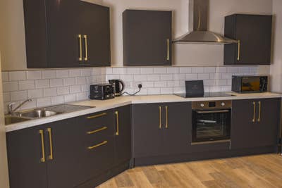 3x ensuite rooms available in spacious house Main Photo