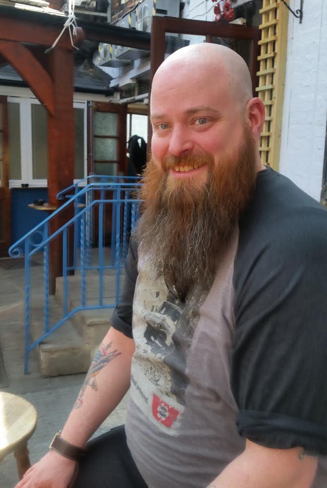 44 y/o male looking for room/ flat share Main Photo