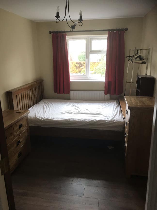 Double Bed room in spacious 2 bed flat Main Photo