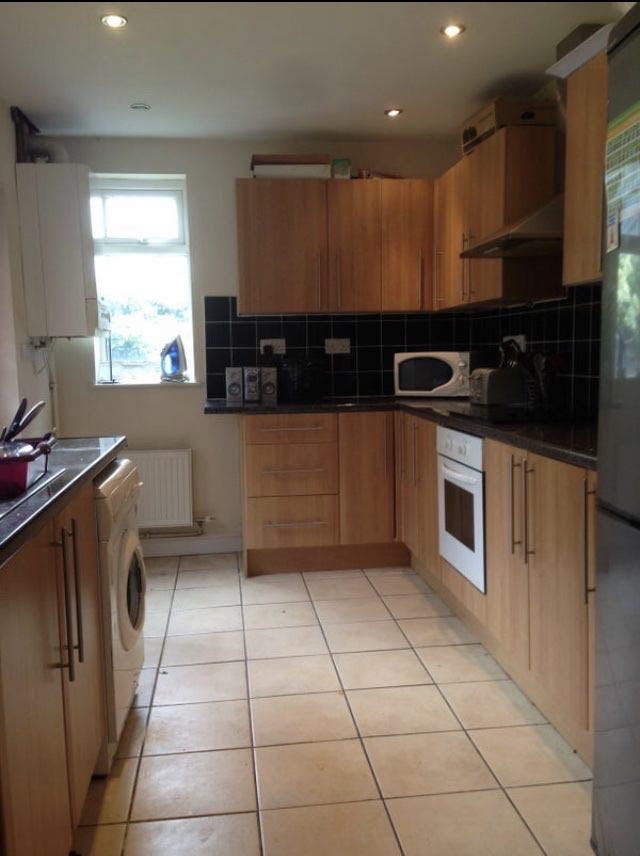 Excellent large Double Room in Modern comfy house Main Photo