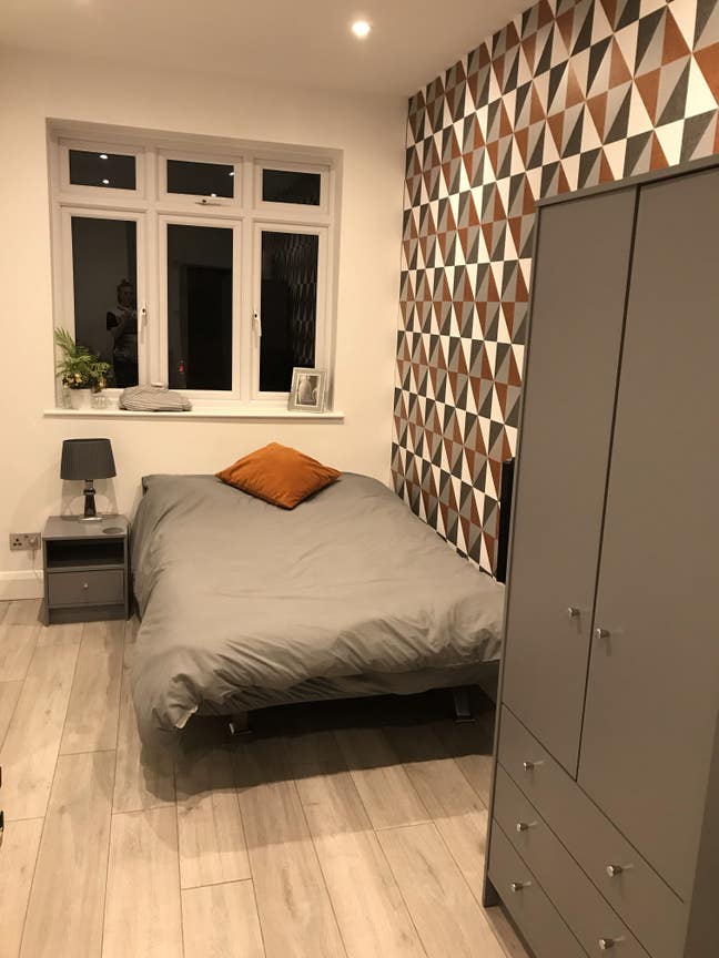 Fully Furnished Double Room with En Suite  Main Photo