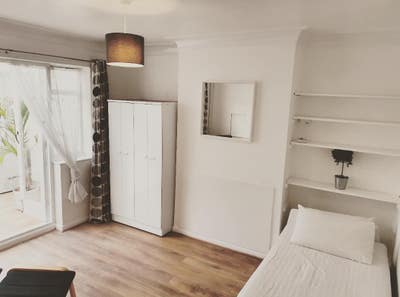 Fresh Clean n Bright - 4 mins Trains/Buses Main Photo