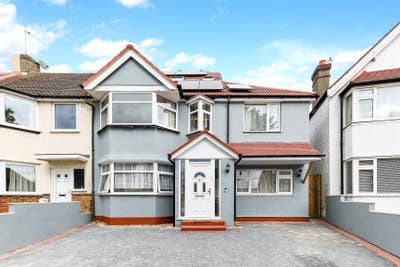 Quality Newly Refurbished Studio Apartment Main Photo