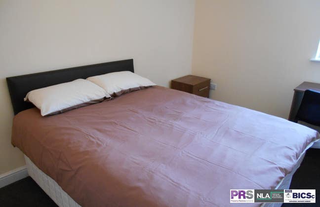 Furnished studio in city-centre inc. bills & wifi Main Photo