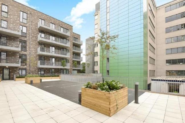 Brand new top floo double bedroom apartment Main Photo