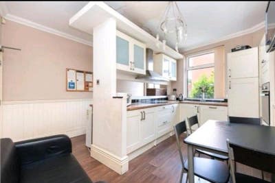 Working Professionals House Share Main Photo