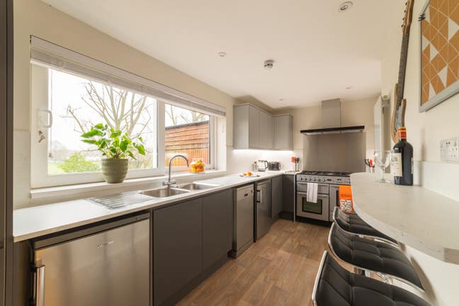 Fabulous Double with All Bills Included Main Photo