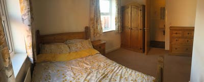 Double en suite room in newly built house Main Photo