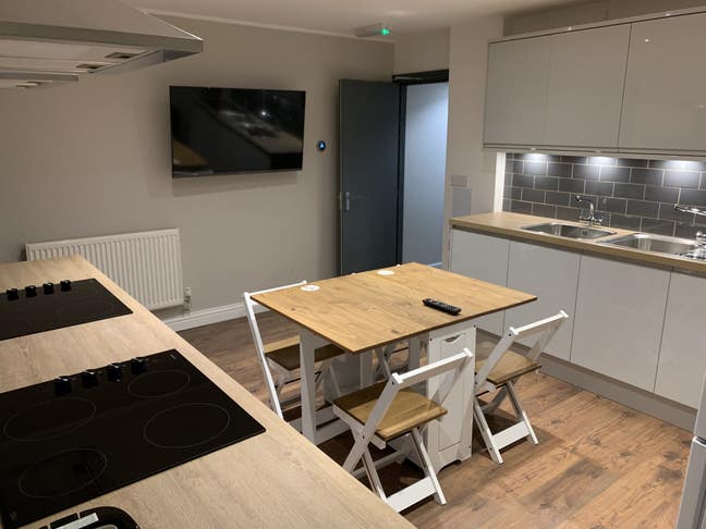 En-Suite in Town Centre | No Deposit Available! Main Photo