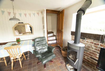 Short Term Only  Let  Room 10 Mins Drive to Kendal Main Photo