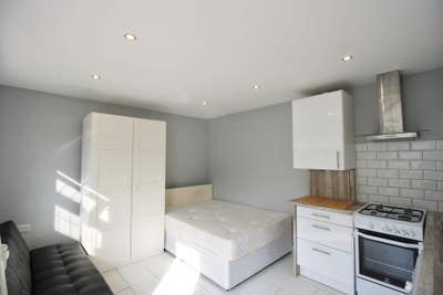 Self Contained  En Suite Main Photo