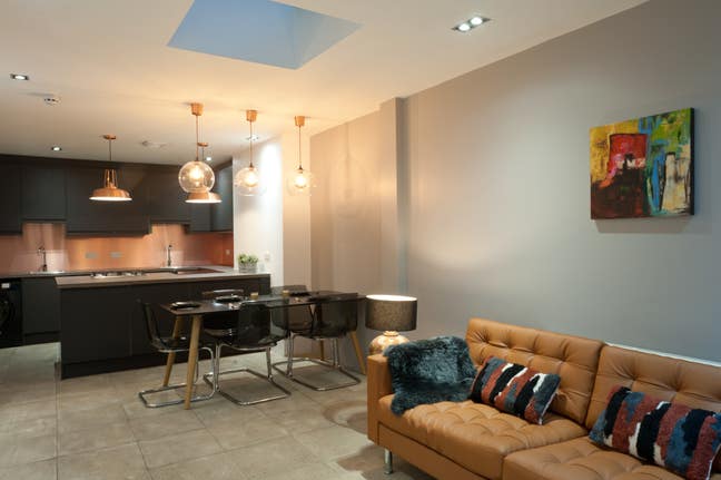 Huge en suite room, garden house  Main Photo