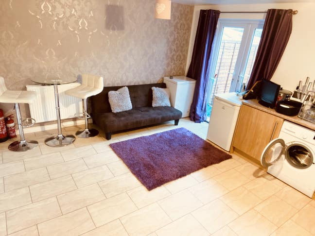  room in modern house-ALL BILLS incl Main Photo