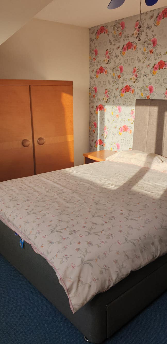 Two rooms Available !! Main Photo