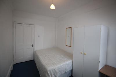 Beautiful room available in Hammersmith  Main Photo