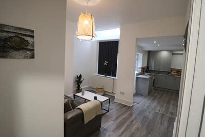  🏡  Salford En Suite Double room! Great location  Main Photo