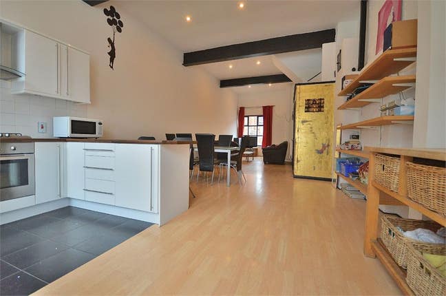 Large double room in unique warehouse conversion Main Photo
