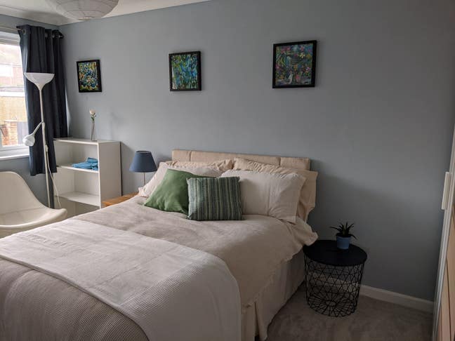 Comfortable double room in large maisonette Main Photo
