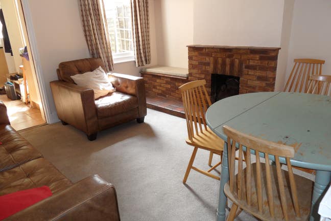 3 bed student let 2025-26 UNTHANK Main Photo