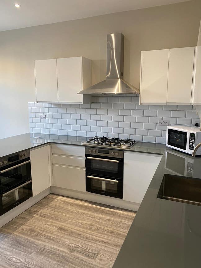 2X Double Rooms Available End of Sept  Main Photo