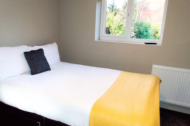 Great Furnished Double En-Suite Room Available  Main Photo