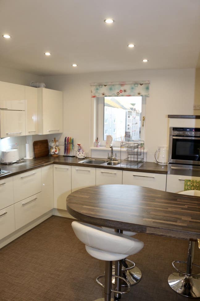 Double Room in  recently renovated flat  Main Photo
