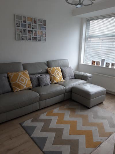 Modern downstairs room for rent Main Photo