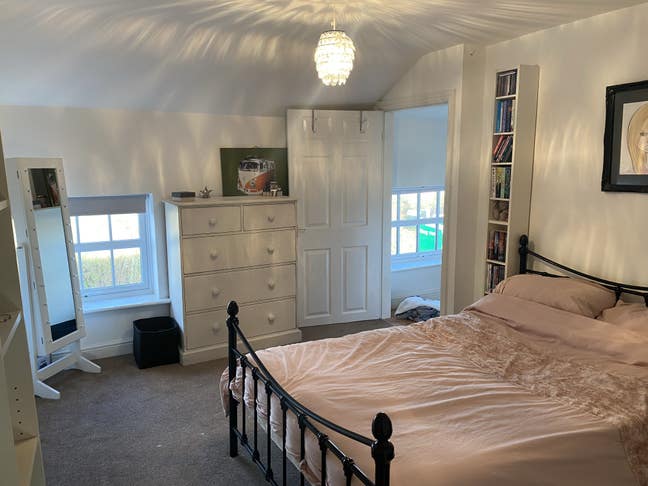En-suite Double Room available now.  Main Photo