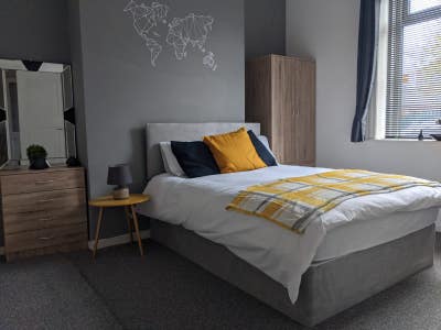 En suite rooms next to Royal Oldham Hospital Main Photo