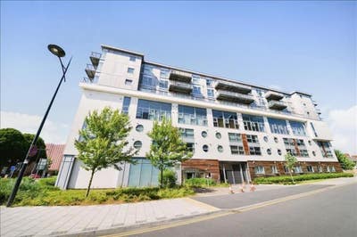 Nice 2 bed flat in Paramount  or near train stat Main Photo