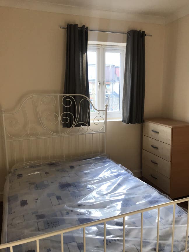 Double room for rent seven kings area  Main Photo