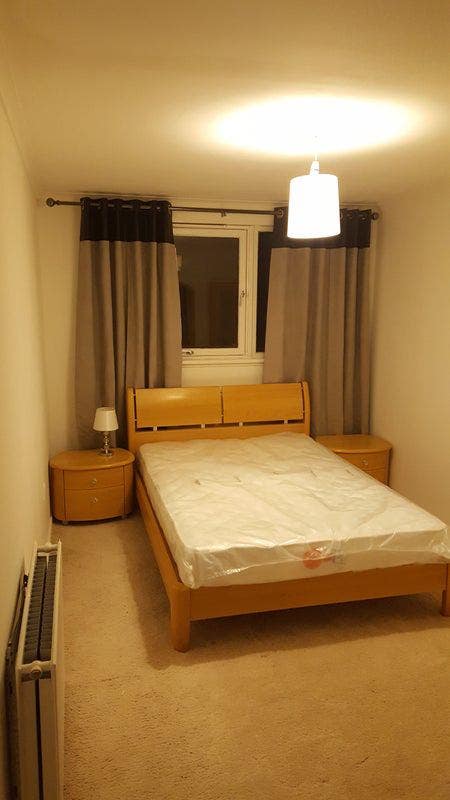 Double bedroom in a fully furnished flat Main Photo