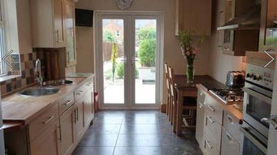 Large Double Room  - professional house share Main Photo
