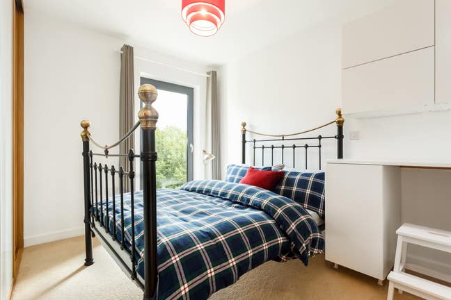 Fantastic Ensuite Room Close to Beach Main Photo