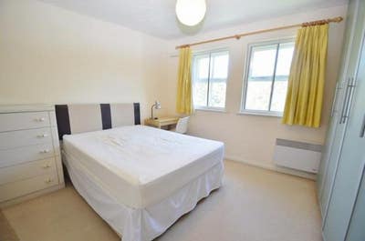 Spacious & furnished Double Room for a single pers Main Photo
